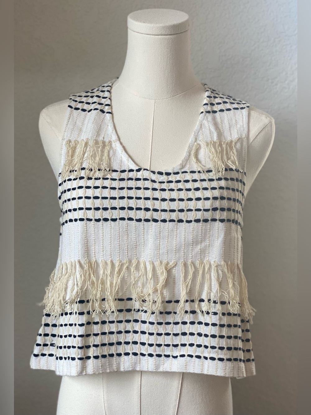 Lou & Grey cropped fringe top EUC women’s size XS
